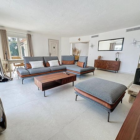 3 Bedrooms Villa Near Cannes - Pool & Jacuzzi - Sea View Манделю-ла-Напул Екстериор снимка
