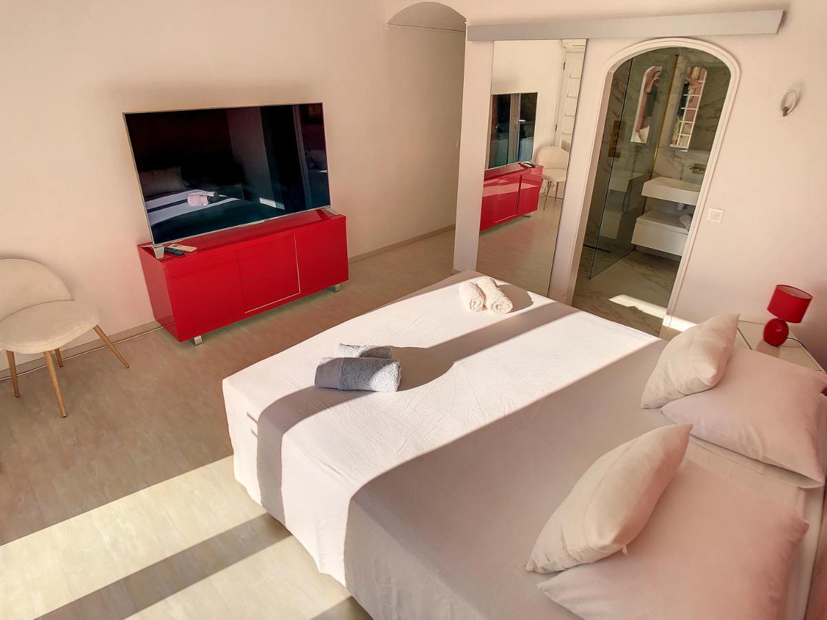 3 Bedrooms Villa Near Cannes - Pool & Jacuzzi - Sea View Манделю-ла-Напул Екстериор снимка