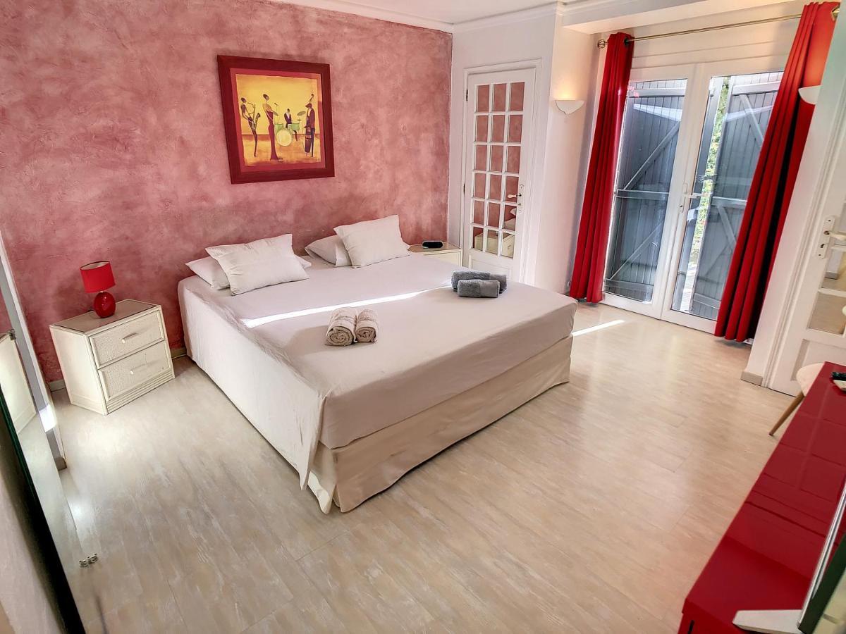 3 Bedrooms Villa Near Cannes - Pool & Jacuzzi - Sea View Манделю-ла-Напул Екстериор снимка