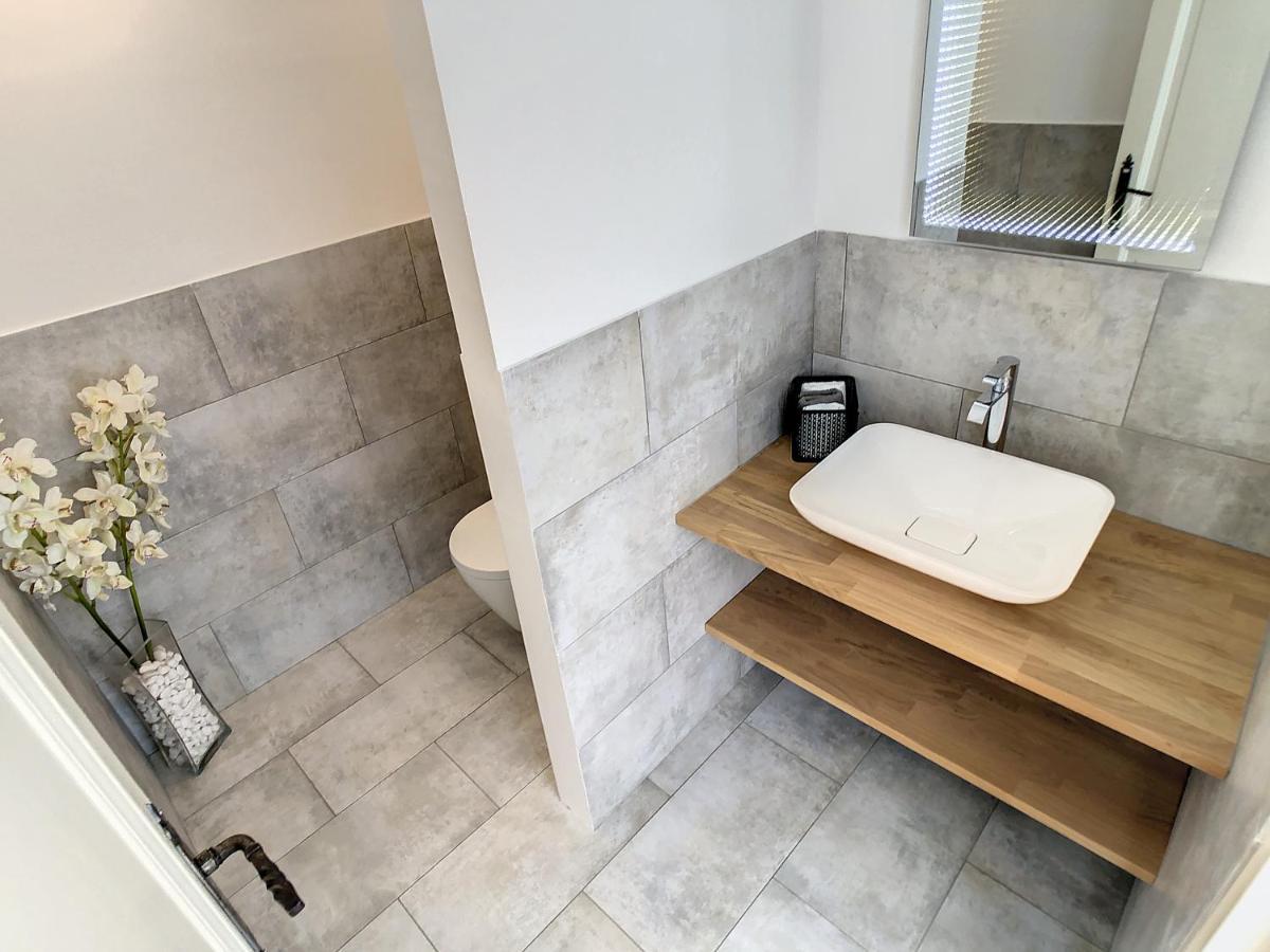 3 Bedrooms Villa Near Cannes - Pool & Jacuzzi - Sea View Манделю-ла-Напул Екстериор снимка