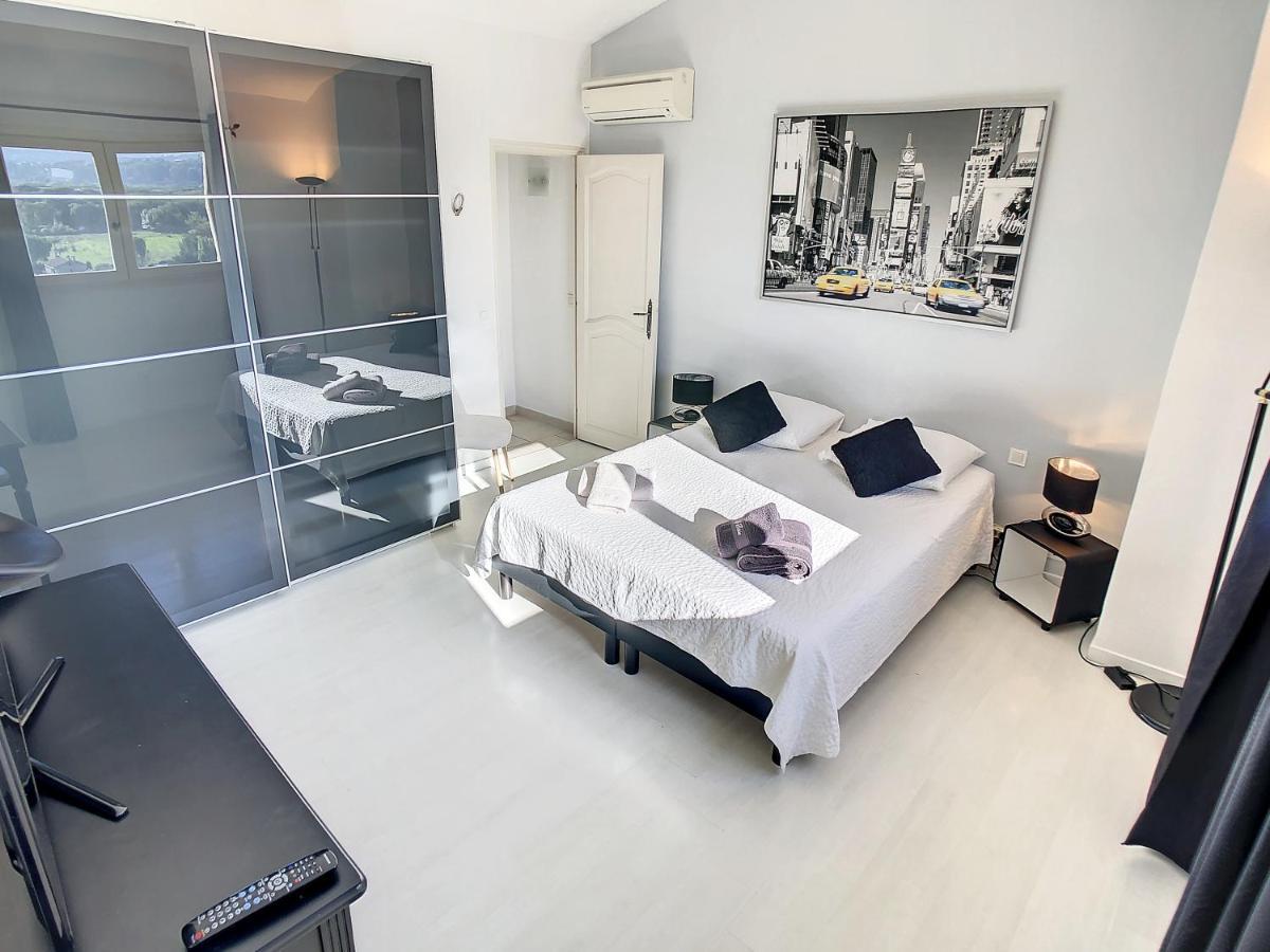 3 Bedrooms Villa Near Cannes - Pool & Jacuzzi - Sea View Манделю-ла-Напул Екстериор снимка