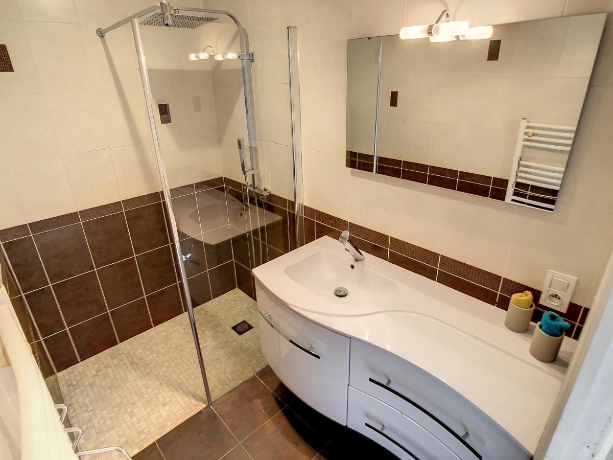 3 Bedrooms Villa Near Cannes - Pool & Jacuzzi - Sea View Манделю-ла-Напул Екстериор снимка