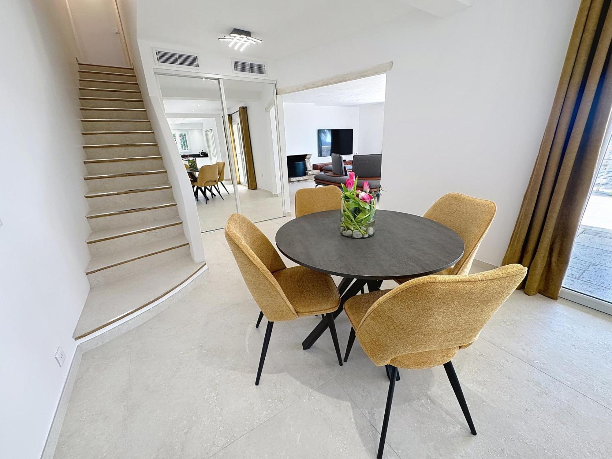 3 Bedrooms Villa Near Cannes - Pool & Jacuzzi - Sea View Манделю-ла-Напул Екстериор снимка