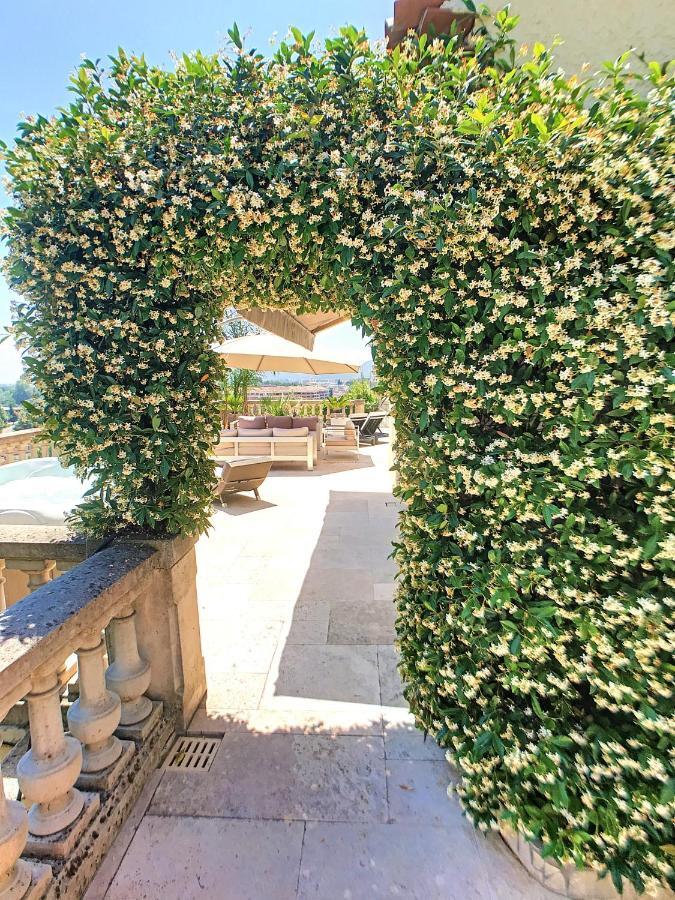 3 Bedrooms Villa Near Cannes - Pool & Jacuzzi - Sea View Манделю-ла-Напул Екстериор снимка