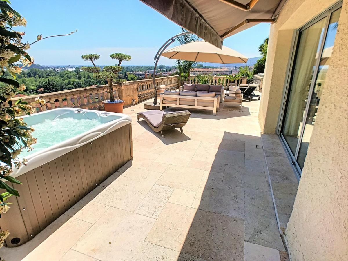 3 Bedrooms Villa Near Cannes - Pool & Jacuzzi - Sea View Манделю-ла-Напул Екстериор снимка
