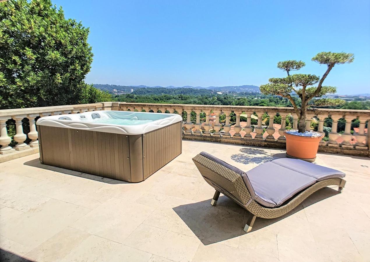 3 Bedrooms Villa Near Cannes - Pool & Jacuzzi - Sea View Манделю-ла-Напул Екстериор снимка
