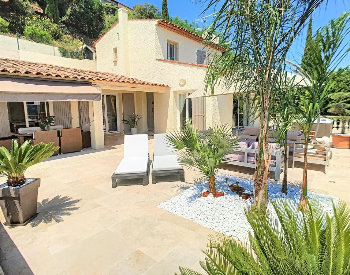 3 Bedrooms Villa Near Cannes - Pool & Jacuzzi - Sea View Манделю-ла-Напул Екстериор снимка