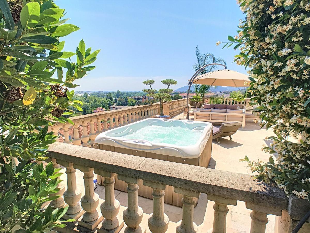 3 Bedrooms Villa Near Cannes - Pool & Jacuzzi - Sea View Манделю-ла-Напул Екстериор снимка