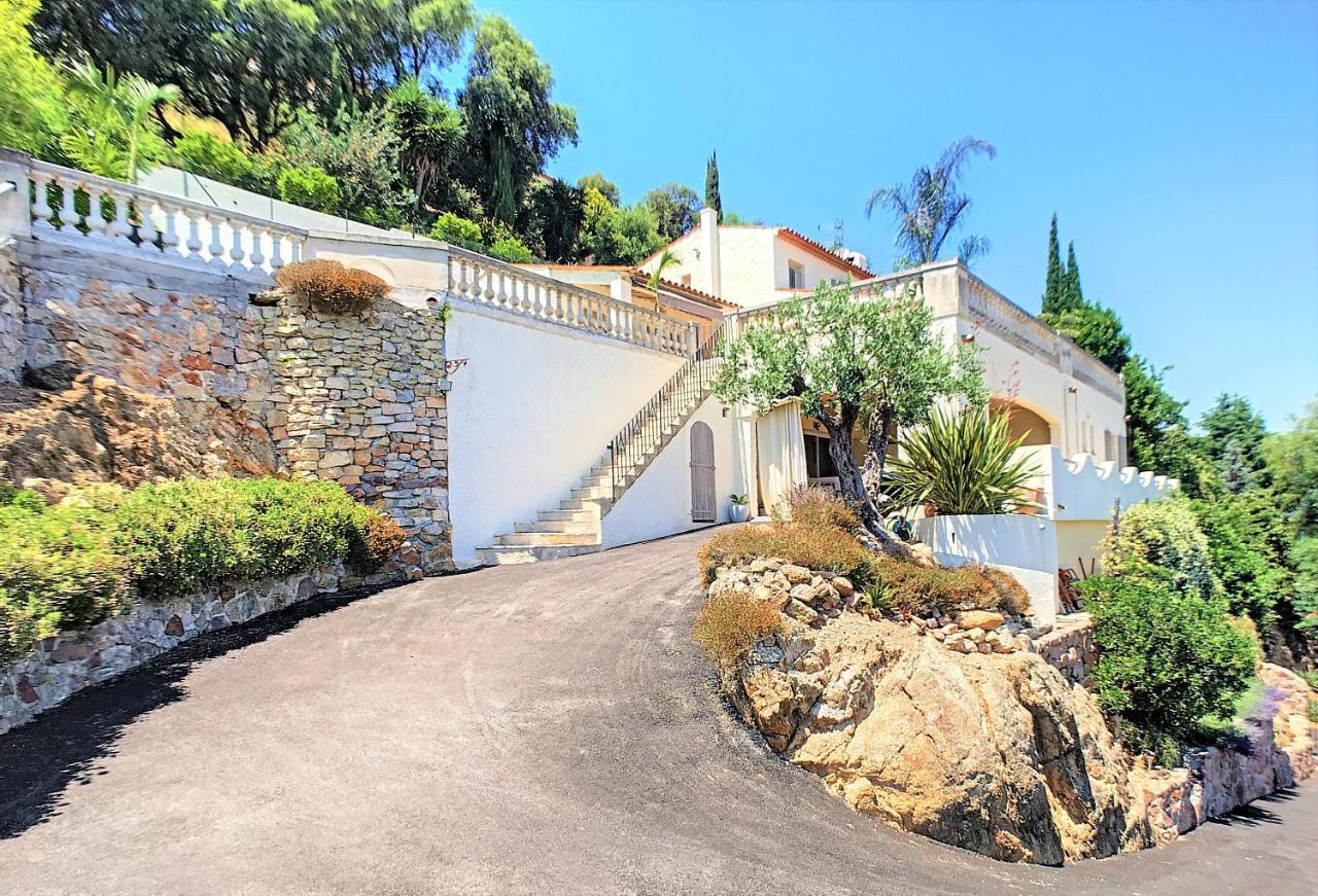 3 Bedrooms Villa Near Cannes - Pool & Jacuzzi - Sea View Манделю-ла-Напул Екстериор снимка